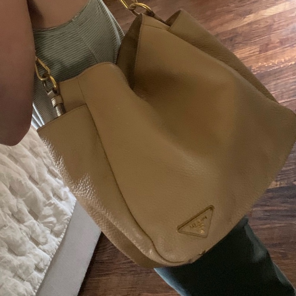Prada Daino shoulder bag 100% authentic nude/camel - Picture 14 of 16